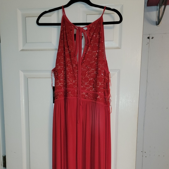 Gown - Picture 2 of 6